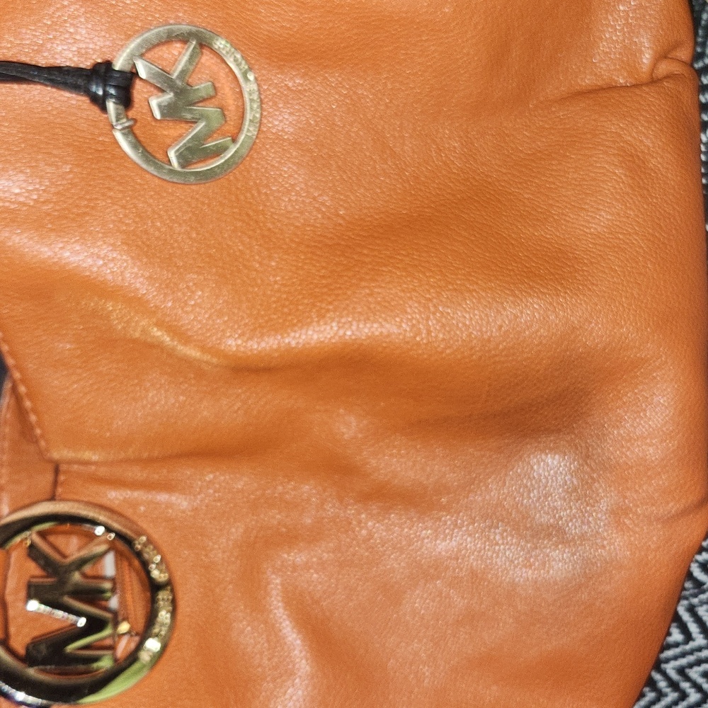 Michael Kors Burnt Orange Leather Shoulder Bag Gold Hardware. Magnetic Closer. - Picture 8 of 8